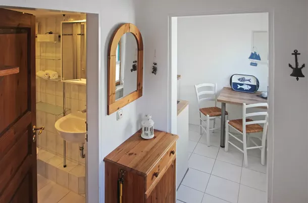 Flur zu Badezimmer und Küche