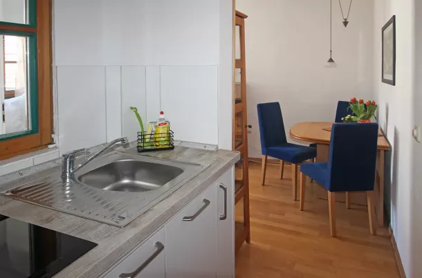 Pantryküche mit Essbereich